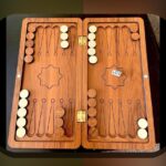 راهنمای کامل اموزش بازی گلبهار تخته نرد برای سایت شرط بندی: چگونه مهارت‌های خود را در این بازی افزایش دهیم؟