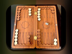 راهنمای کامل اموزش بازی گلبهار تخته نرد برای سایت شرط بندی: چگونه مهارت‌های خود را در این بازی افزایش دهیم؟